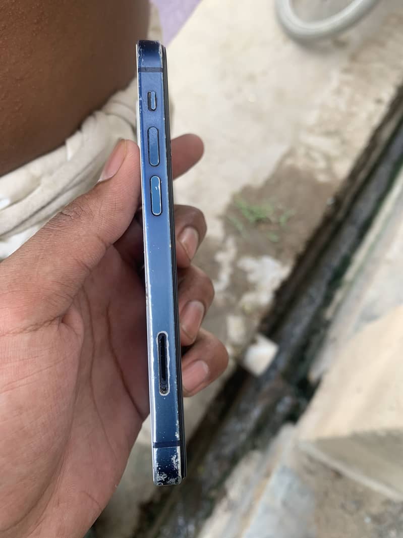 Apple iPhone 12 mini 4