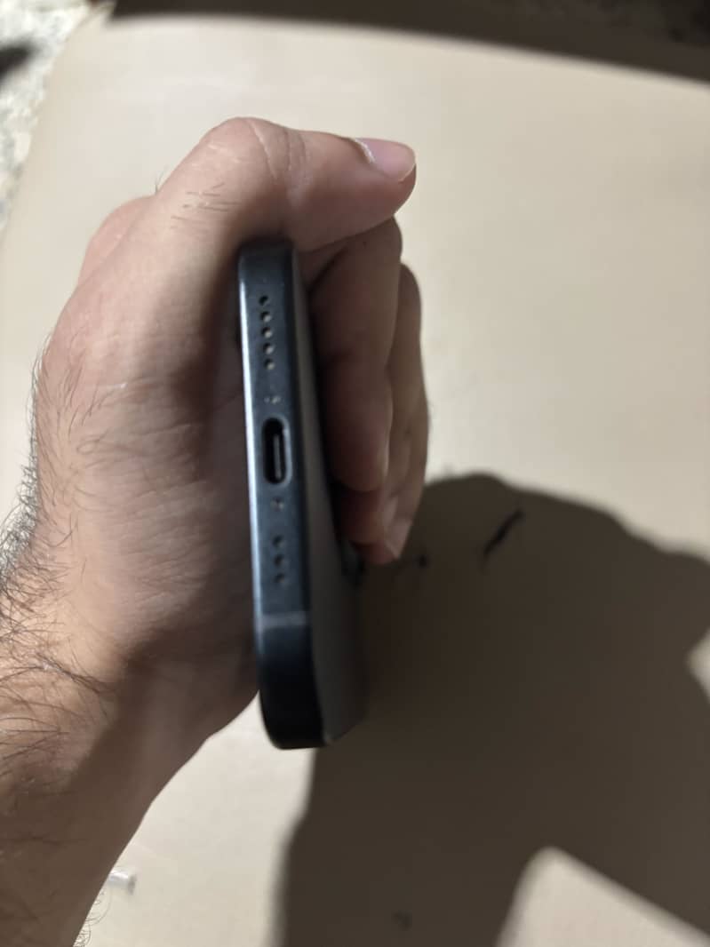 Apple iPhone 15 4