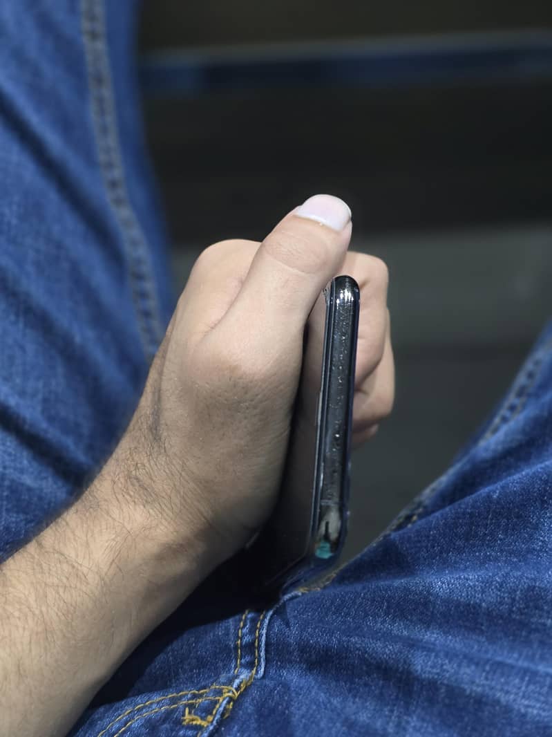 Apple iPhone 11 Pro Max 2