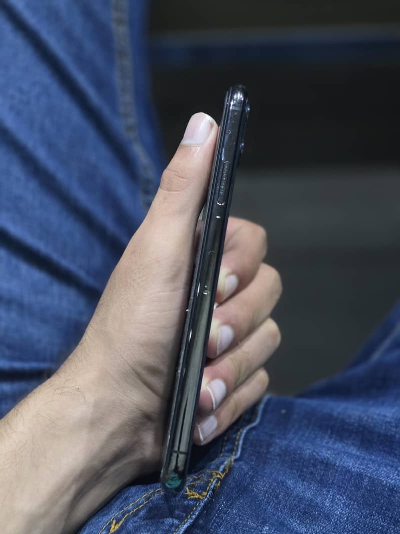 Apple iPhone 11 Pro Max 3