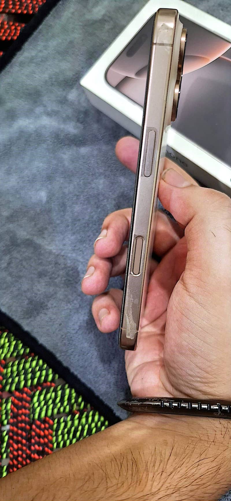 Apple iPhone 16 Pro 1