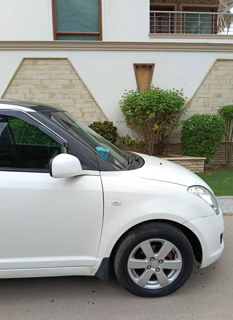 Suzuki Swift Model 2011(Automatic) 3