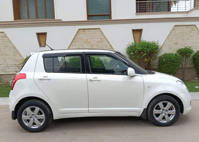 Suzuki Swift Model 2011(Automatic) 4