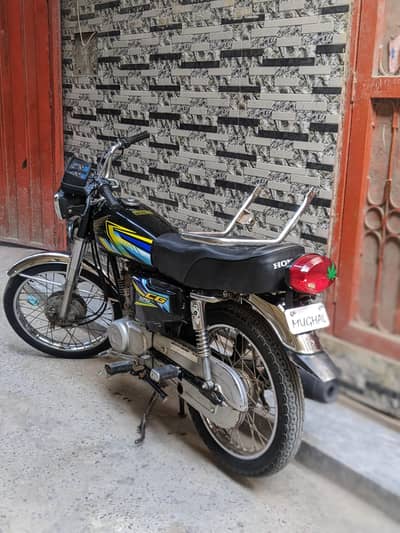 Honda 125 2021 model  urgent sale 03264948284 call me