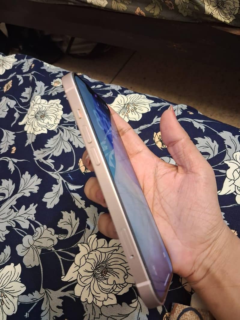 Apple iPhone 13 1