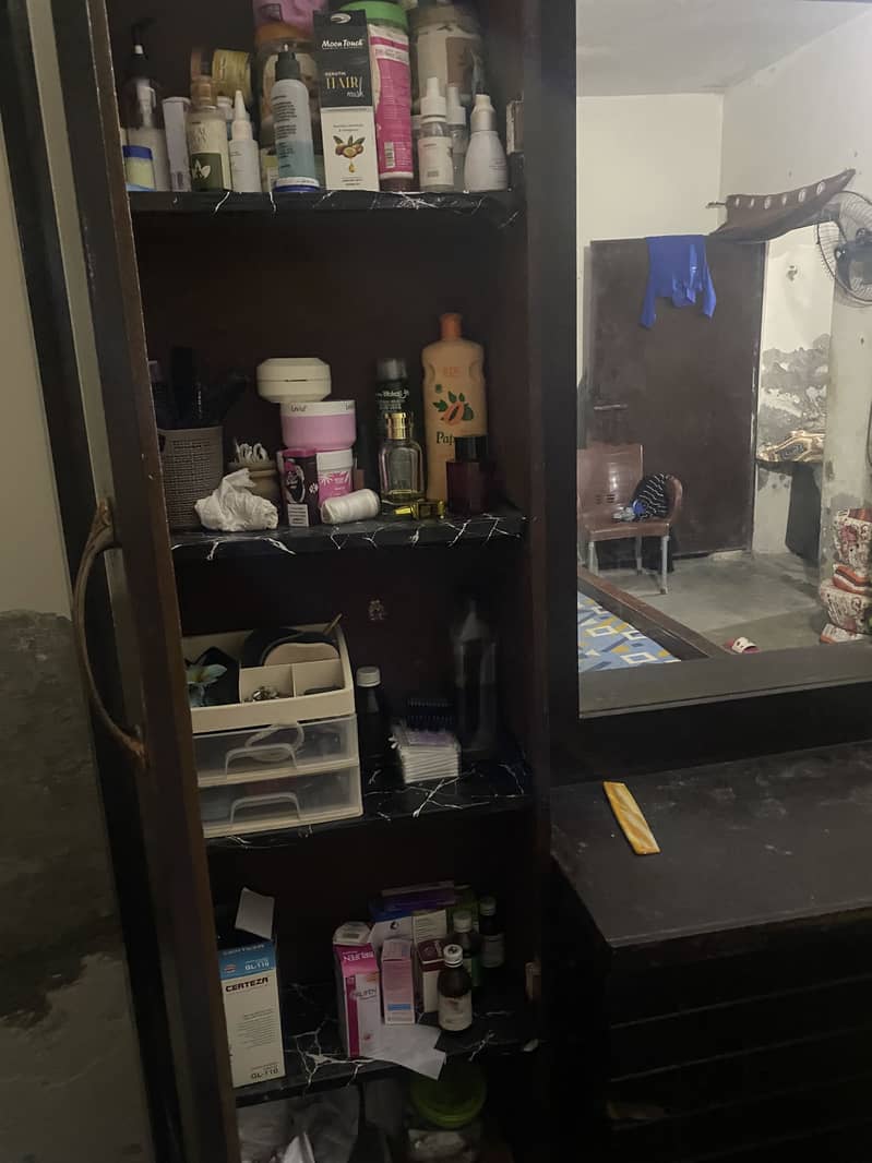 2 mirror dressing table 1