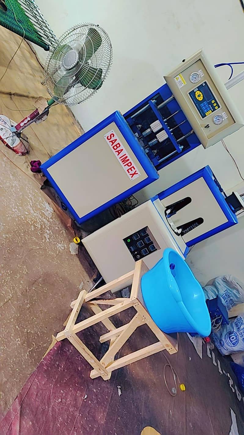 Plastic bottles maker Machine with dyes 2