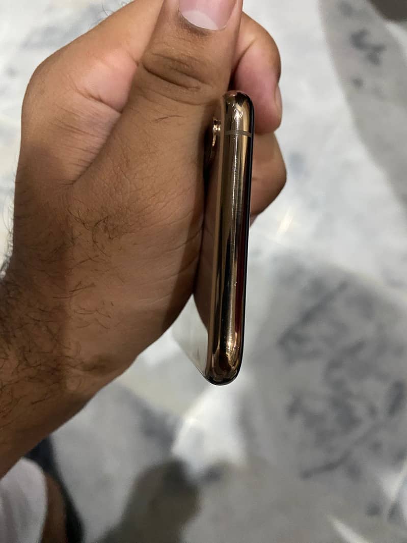 Apple iPhone XS 0