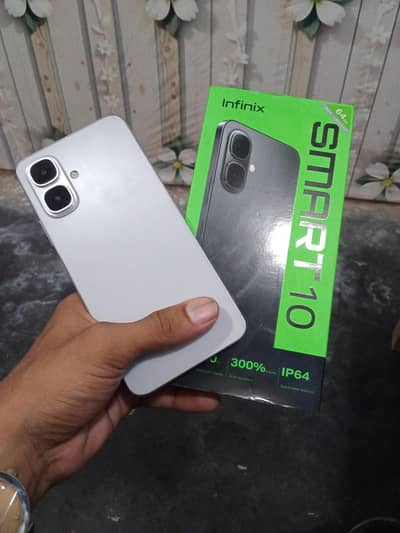 Infinix  smart 10 4 64 for sale 10/09