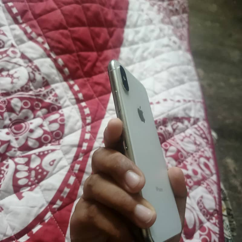 Apple iPhone X 4
