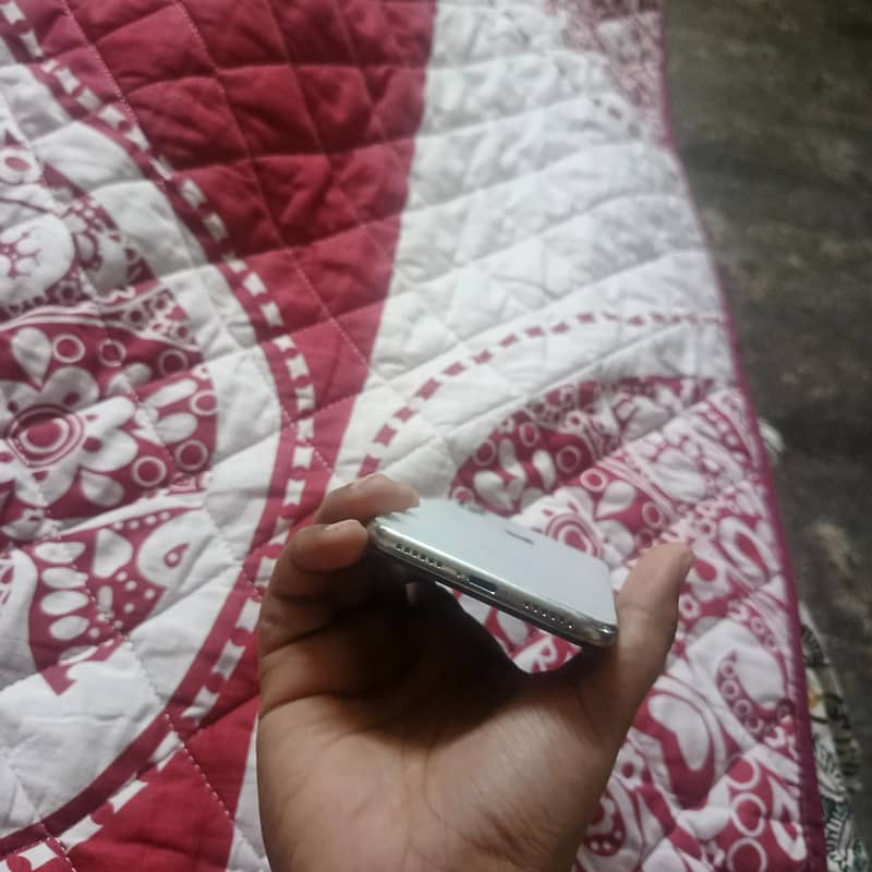 Apple iPhone X 5