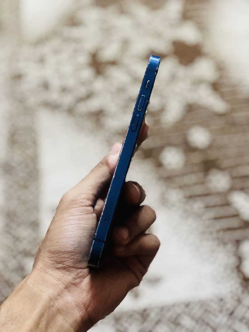 Apple iPhone 12 3