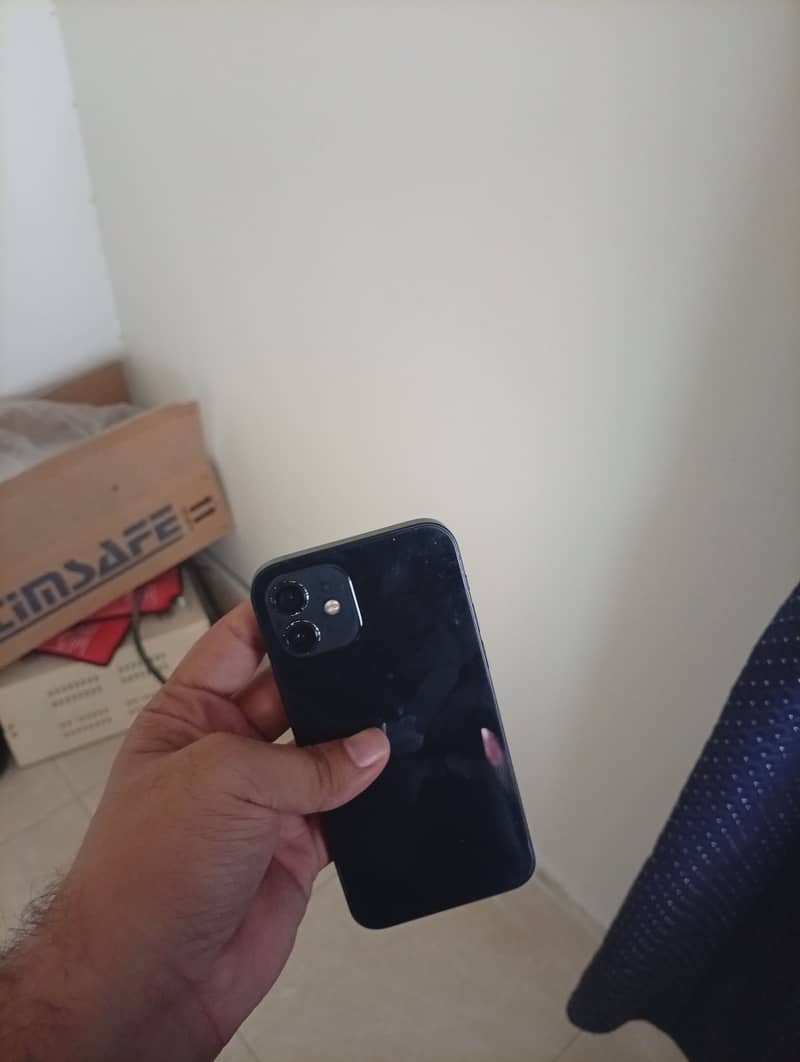 Apple iPhone 12 4