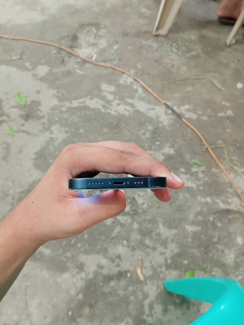 Apple iPhone 13 4