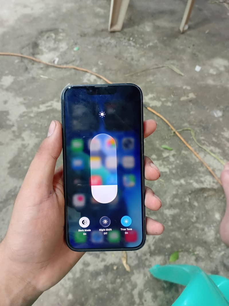 Apple iPhone 13 5