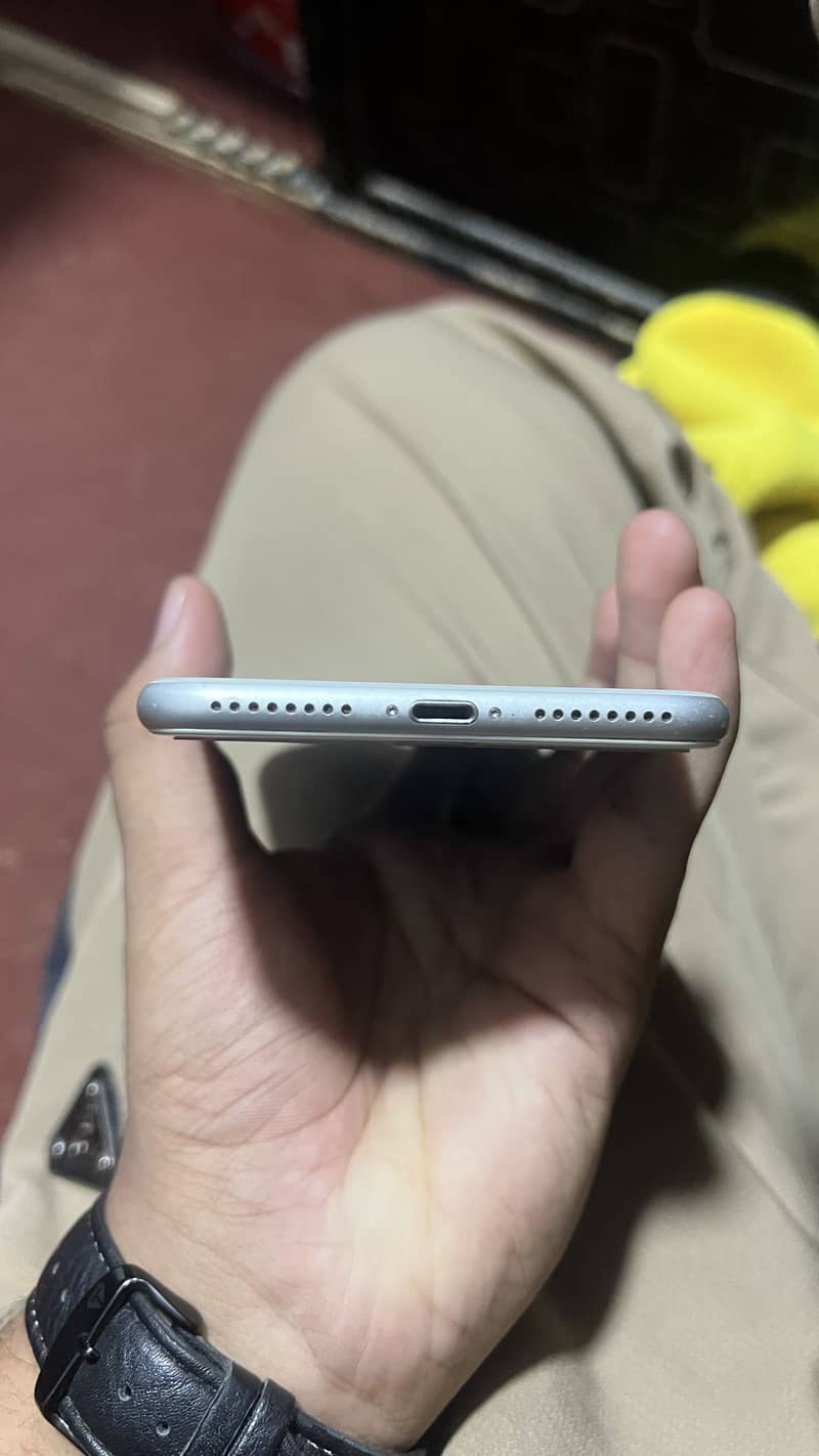 Apple iPhone 7 Plus 3