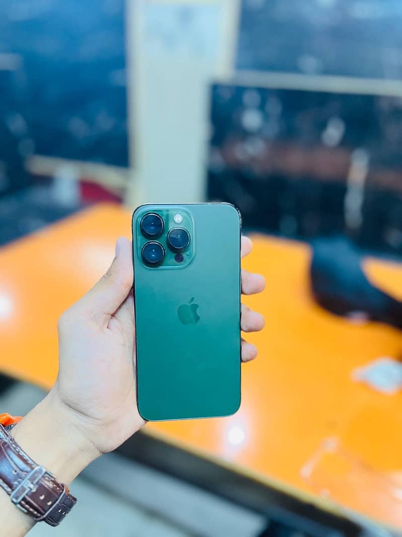 Apple iPhone 13 Pro 2