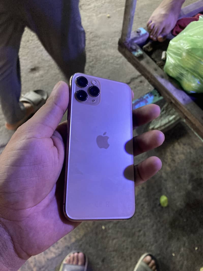 Apple iPhone 11 Pro 4