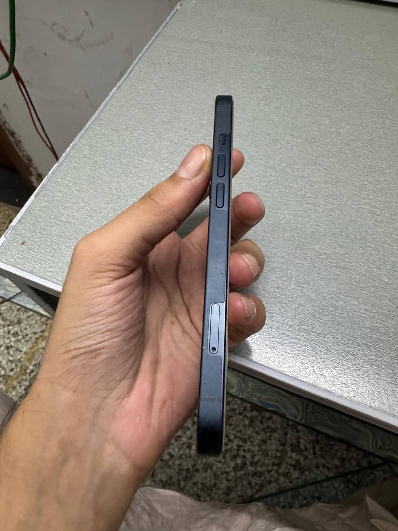 Apple iPhone 13 2