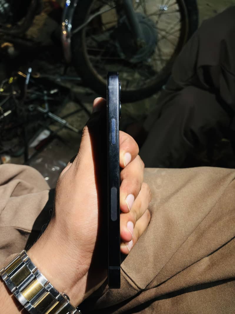 Apple iPhone 12 1