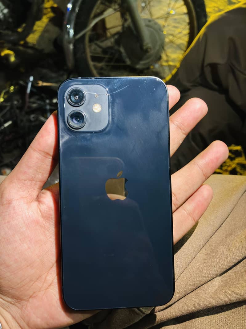 Apple iPhone 12 4