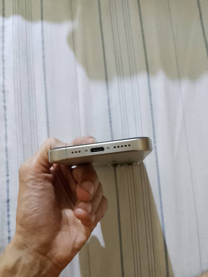 Apple iPhone 15 Pro 0