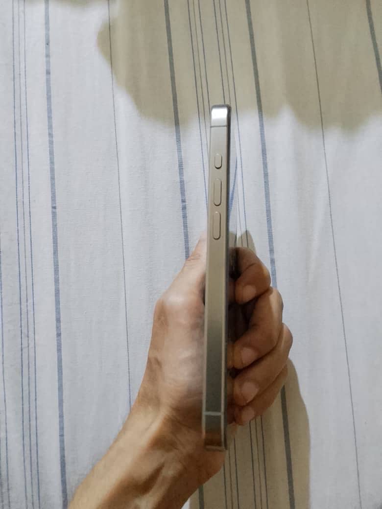 Apple iPhone 15 Pro 2