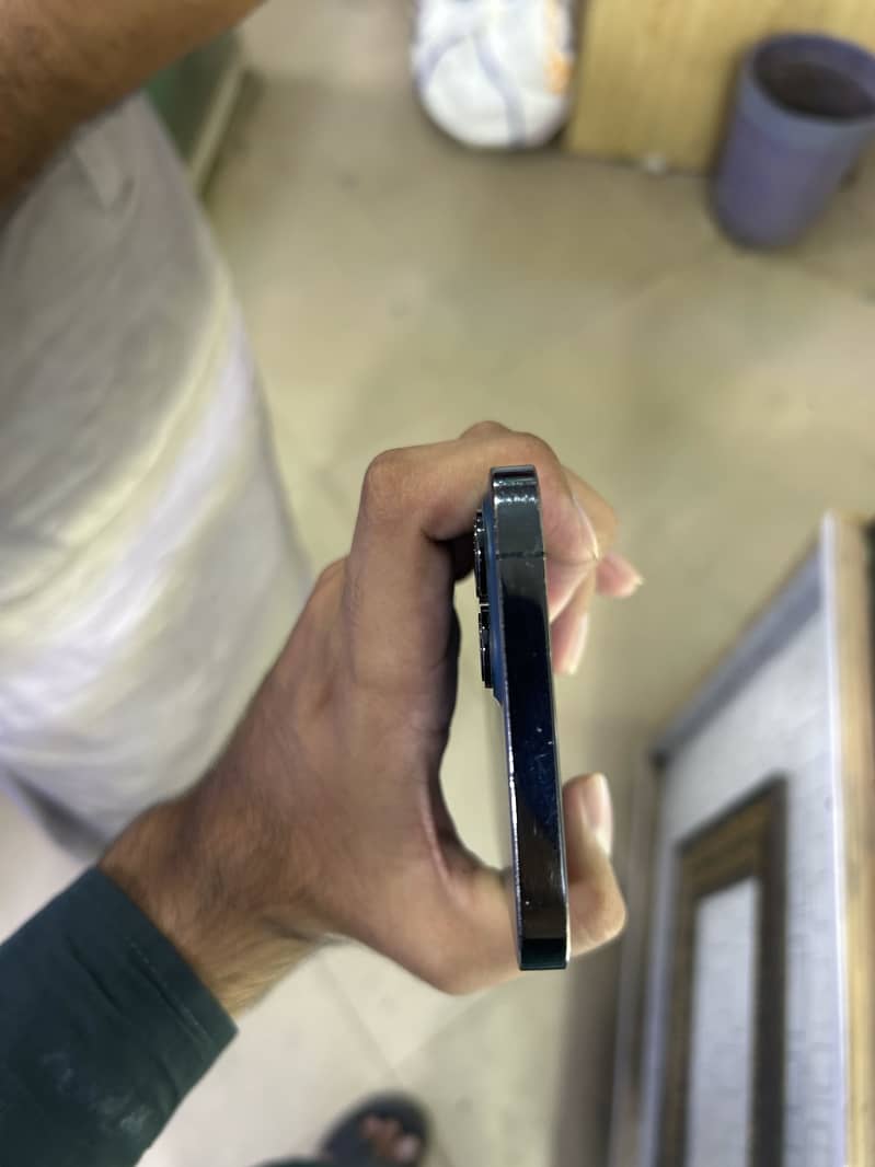 Apple iPhone 12 Pro Max 4