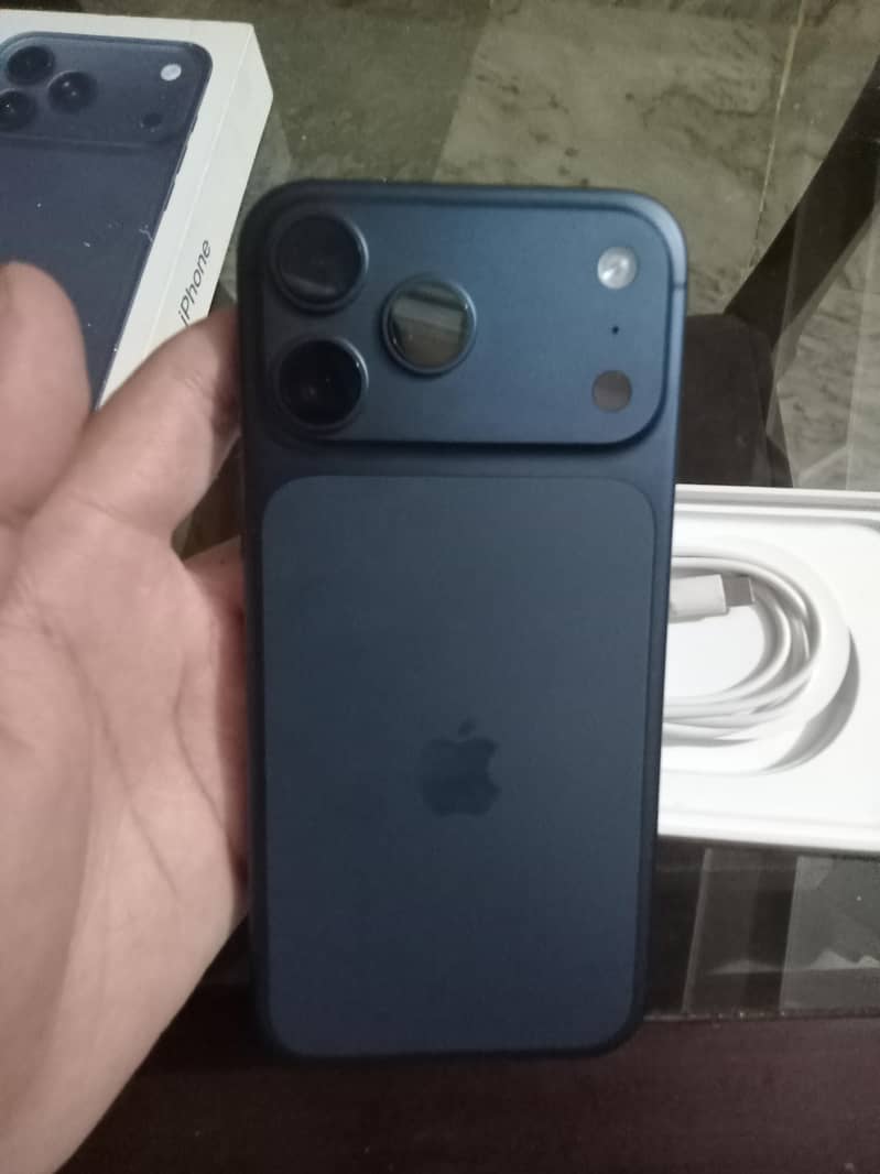 Apple iPhone 17 Pro Max 1