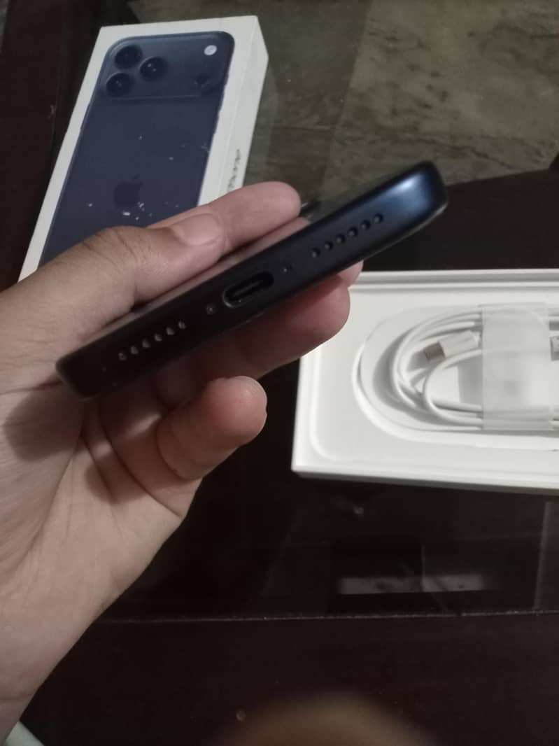Apple iPhone 17 Pro Max 3