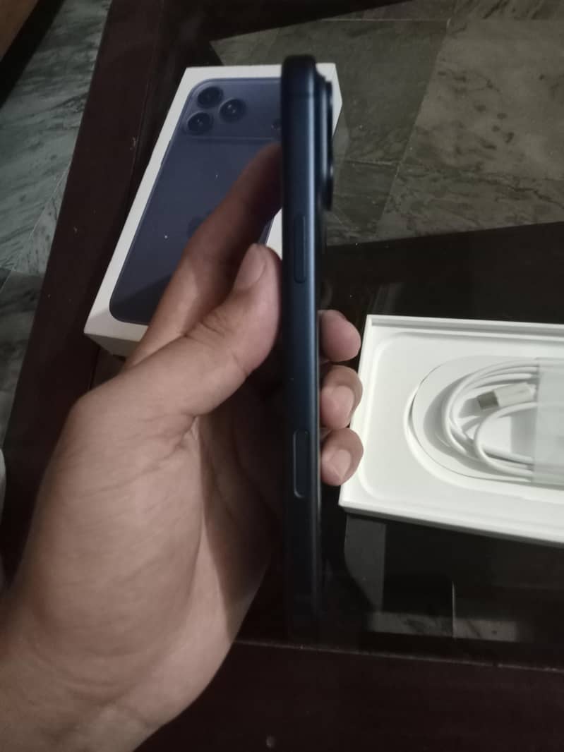 Apple iPhone 17 Pro Max 4