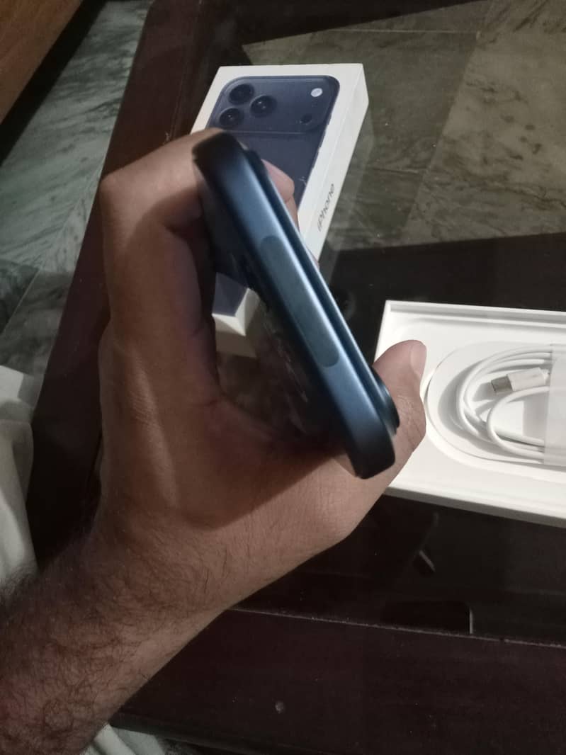 Apple iPhone 17 Pro Max 5