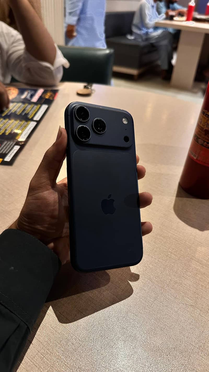 Apple iPhone 17 Pro Max 2
