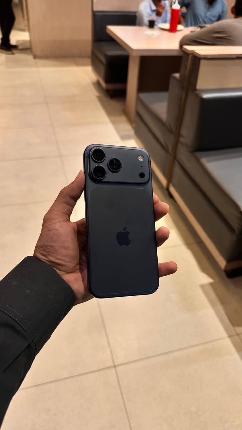 Apple iPhone 17 Pro Max 3