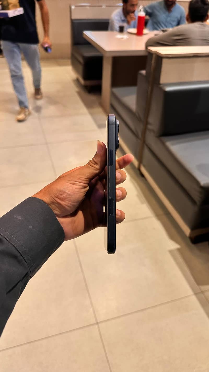 Apple iPhone 17 Pro Max 5