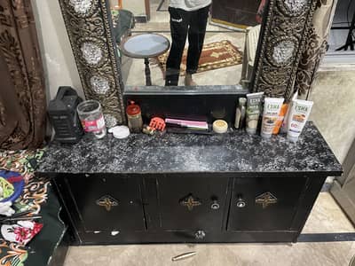 Dressing table