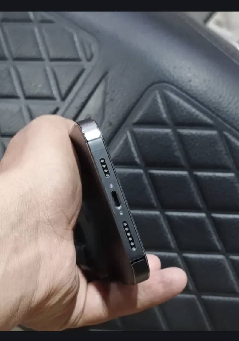Apple iPhone 13 Pro Max 3