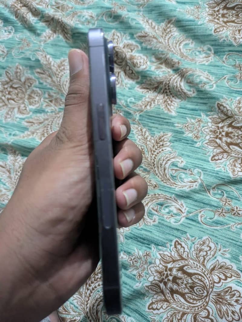Apple iPhone 14 Pro 1