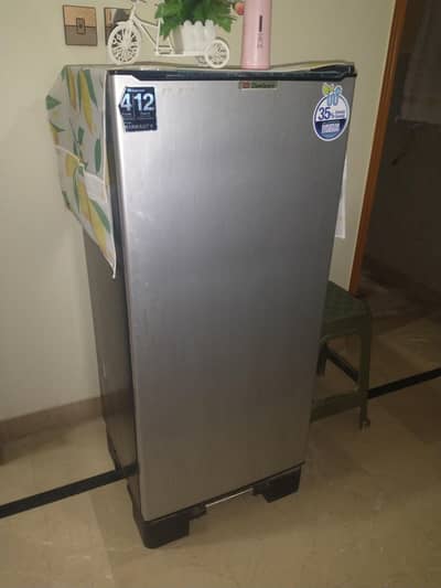 Dawlance refrigerator single door (5 month used)