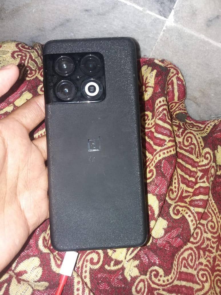 One Plus 10 Pro 1