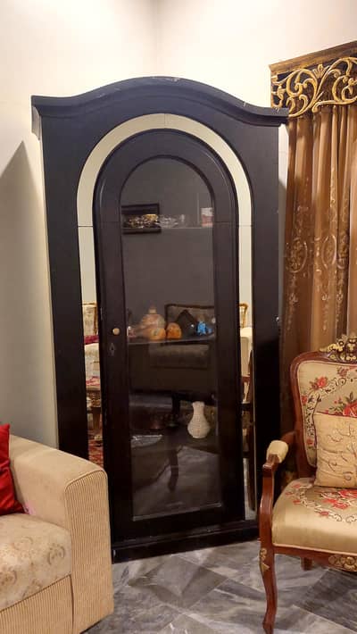 Showpiece Cupboard