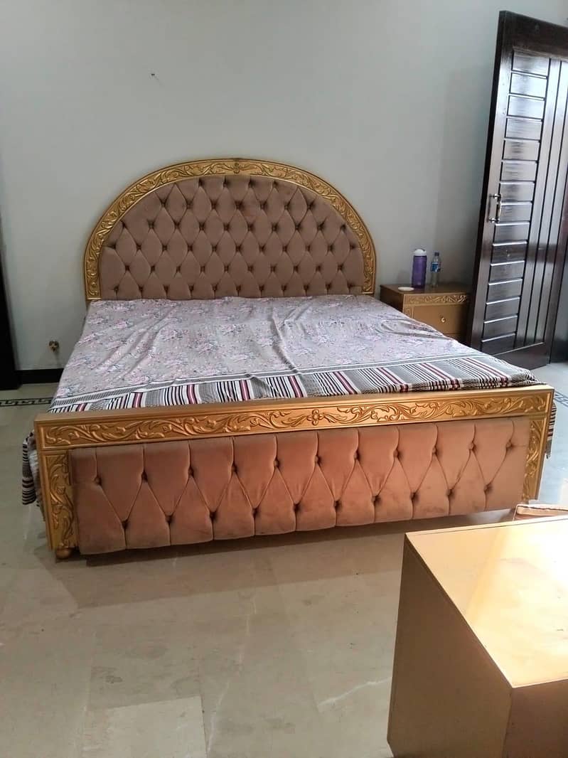 selling bed side table. . drasing matres 1