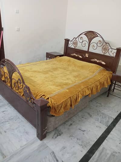 bed set for sale 65k  spring mattress