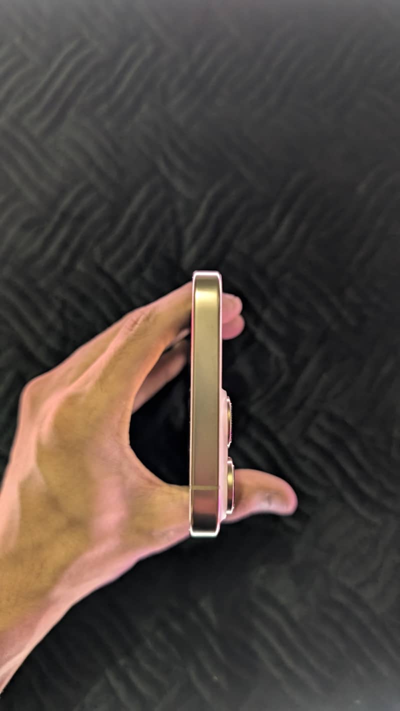Apple iPhone 16 Pro Max 4