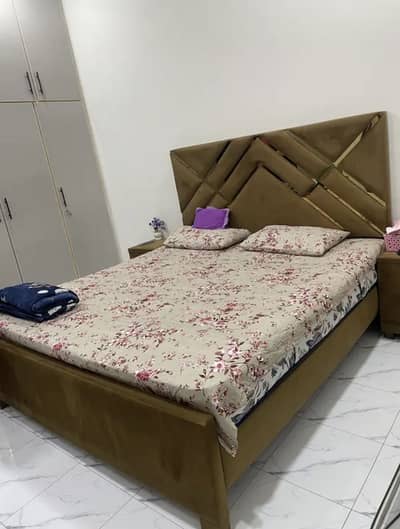 King size Bed, sidetables, dressing table