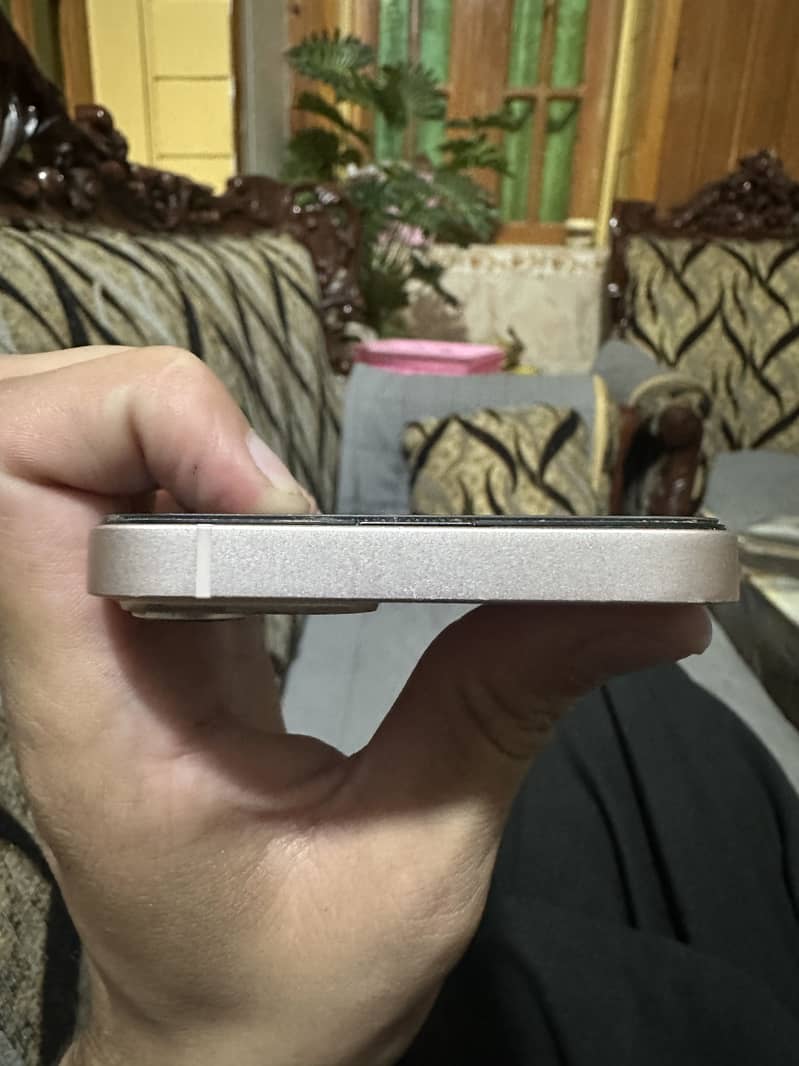 Apple iPhone 13 1