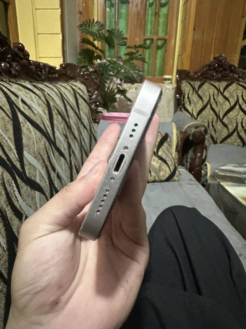 Apple iPhone 13 2