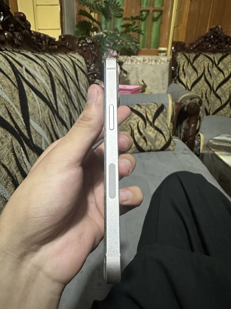 Apple iPhone 13 4