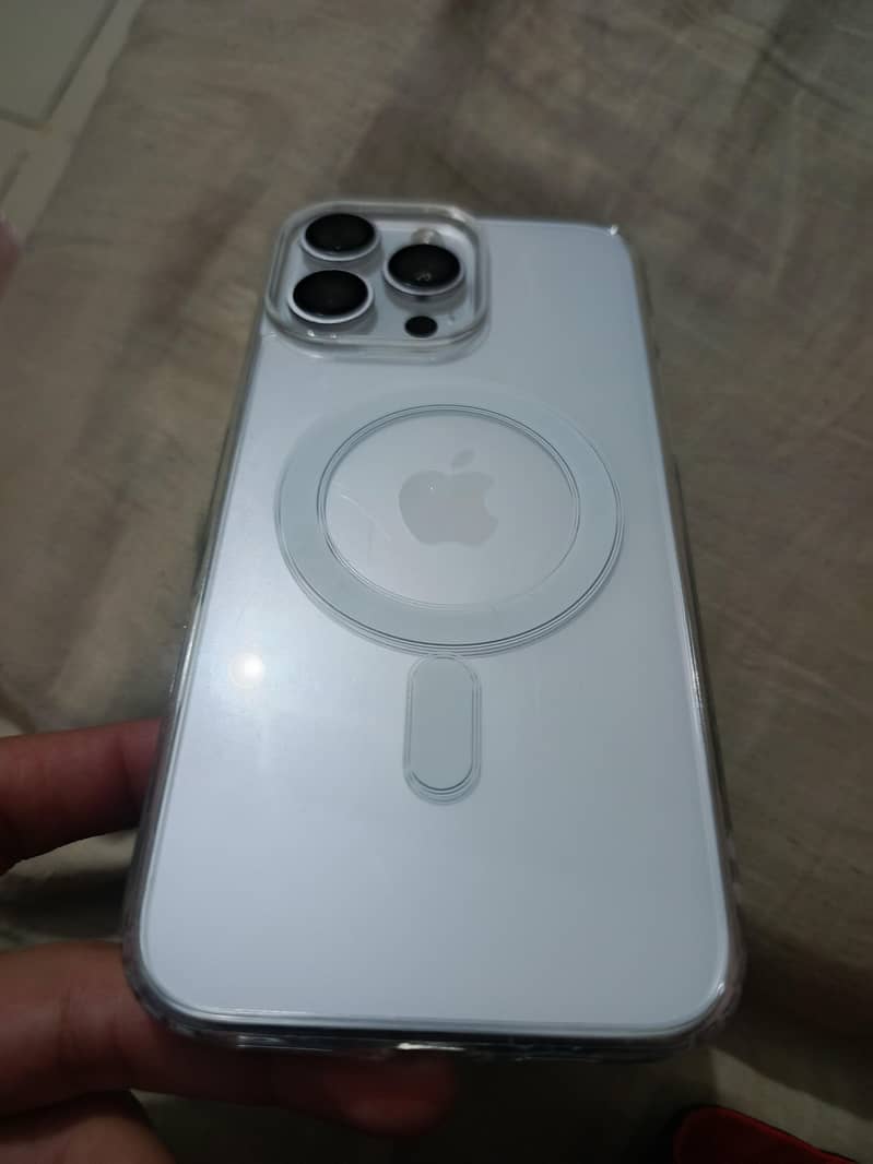 Apple iPhone 16 Pro Max 1