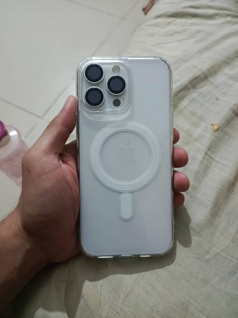 Apple iPhone 16 Pro Max 4